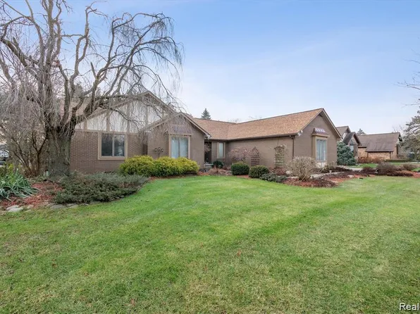 2411 Lassiter Dr, Rochester Hills, MI 48309