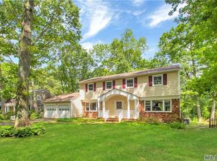 9 Highwoods Ct, Saint James, NY 11780