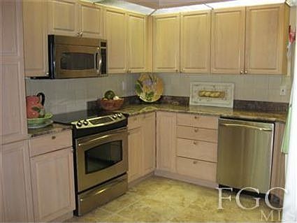 2nd image of 27060 Enclave Dr