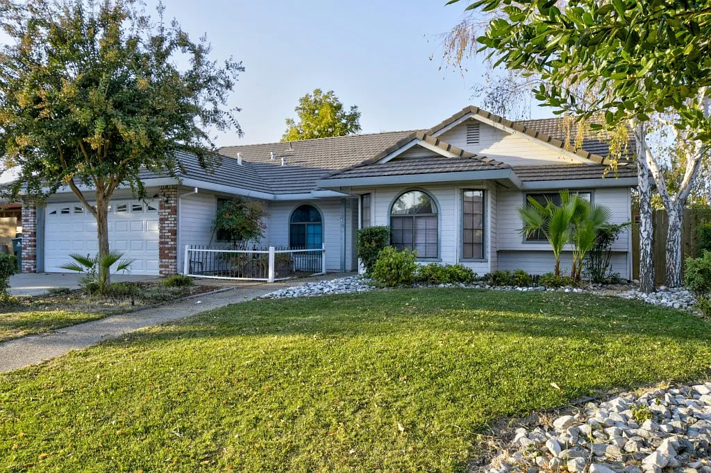 1713 Edwin Dr photo 1