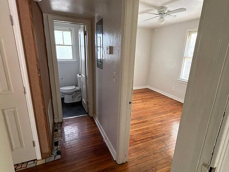 2052 W 17th St — Photo 9