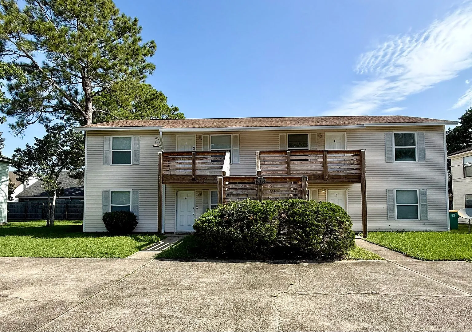 New Listing! — Photo 1