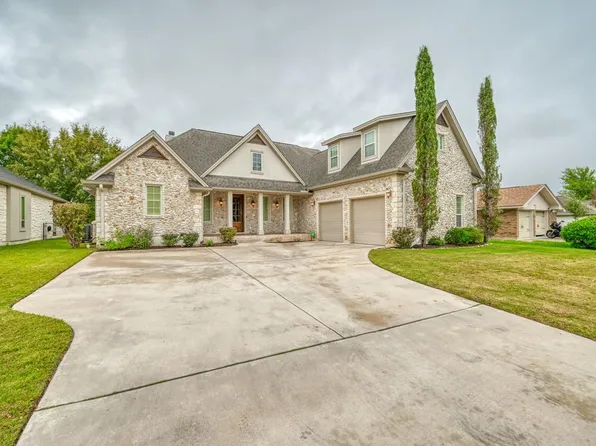423 St. Andrews, Meadowlakes, TX 78654