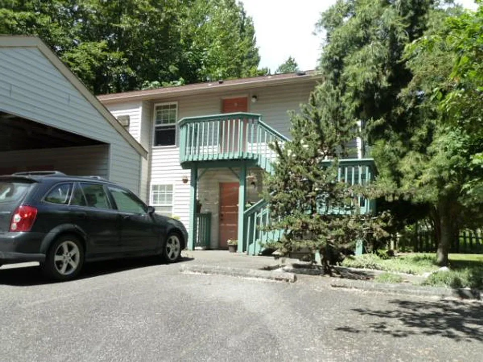 1409 Bradley Lane