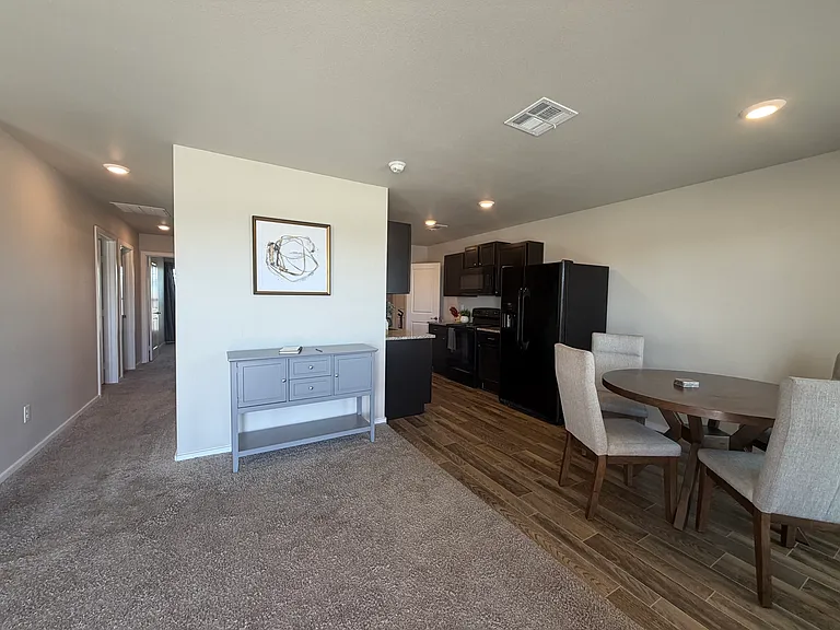 2608 Winfield Ave — Photo 4
