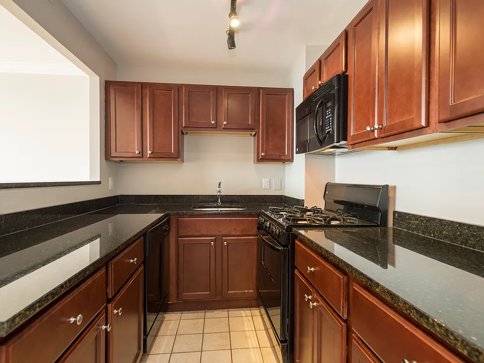 1410-1412 Columbia Rd #16F