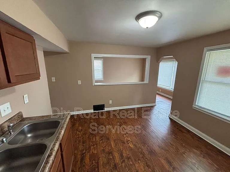 1145 Chase Ave — Photo 11