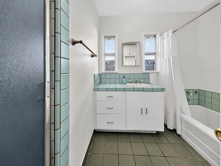 11407 Delano St — Photo 29