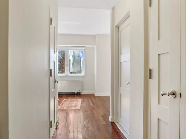 425 5th Avenue image 3 of 11