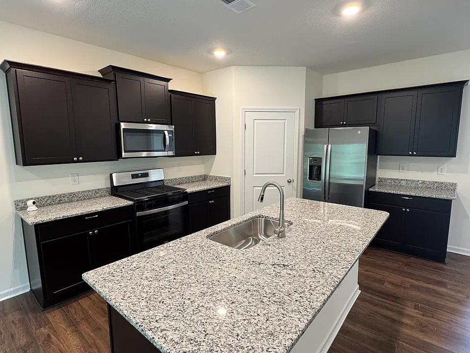 948 Utopia Ln