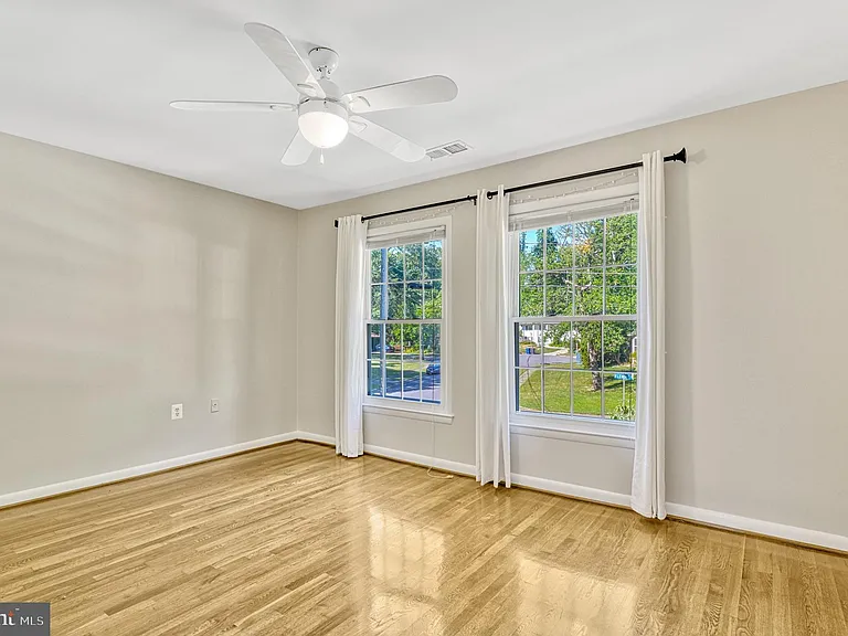 5021 Fleming Dr — Photo 37