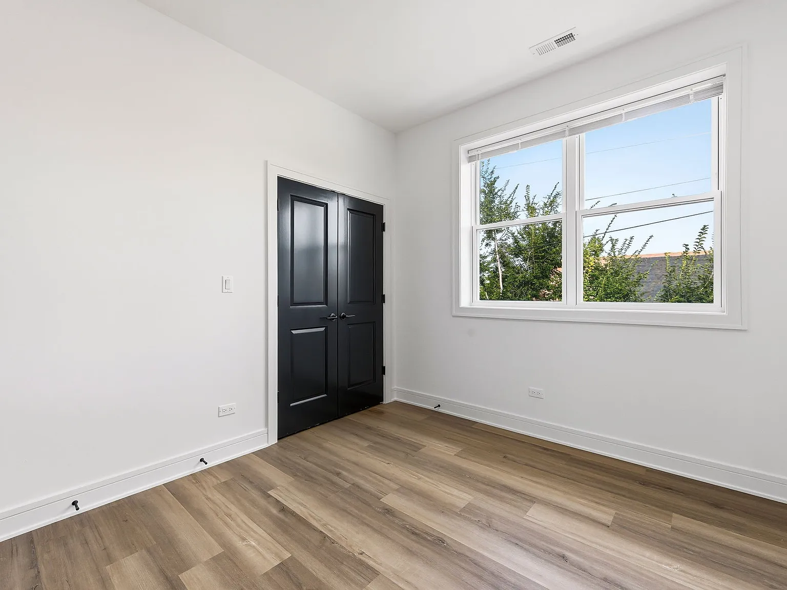 3 bed, 2.5 bath, 1700 sqft, $3,300 — Photo 4