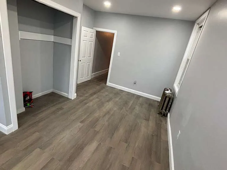 2033 W Atlantic St — Photo 2