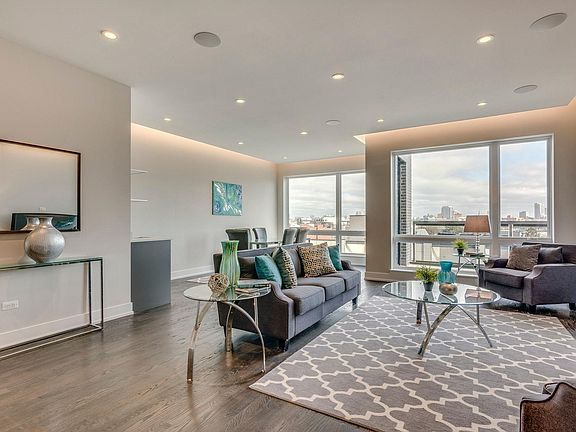 5th image of 880 N Milwaukee Ave #3SS