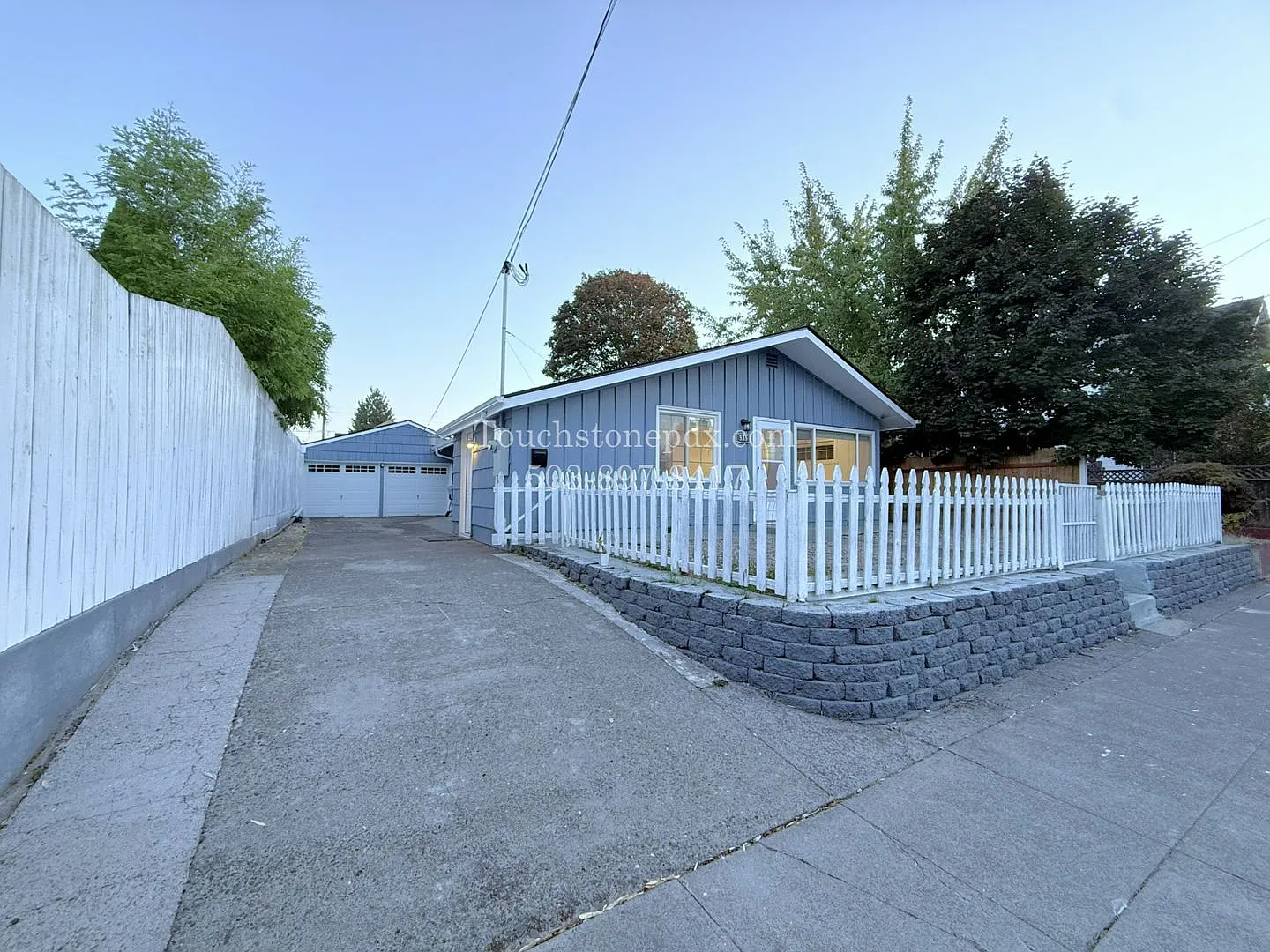 Charming NE Portland 4 Bed Home with Updated Kitchen & 2-Car Garage — Photo 2