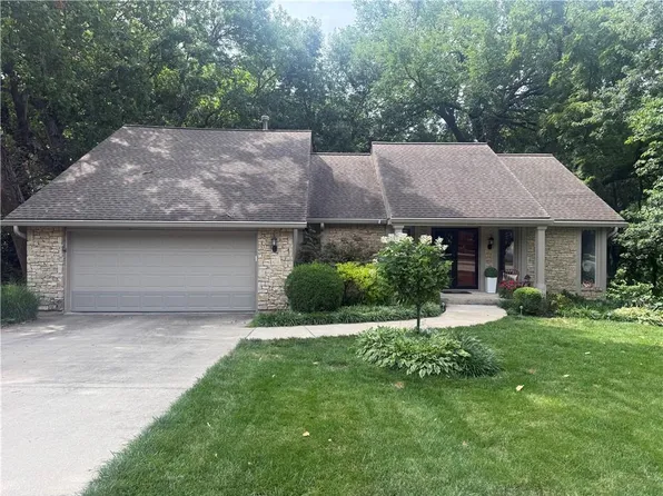 10211 Broadmoor St, Overland Park, KS 66212