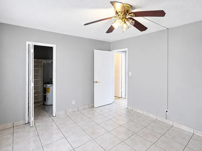 1814 E Oakland Park Blvd #41 — Photo 3