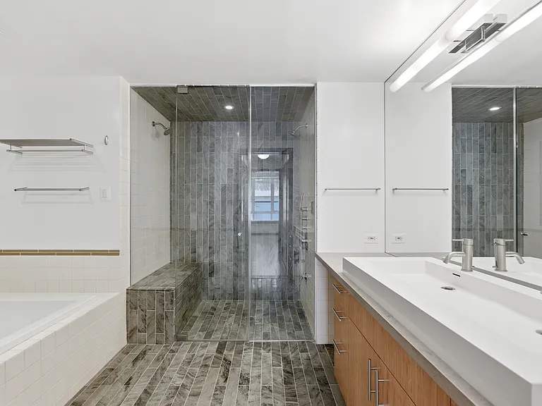 135 W 4th St #3W — Photo 18
