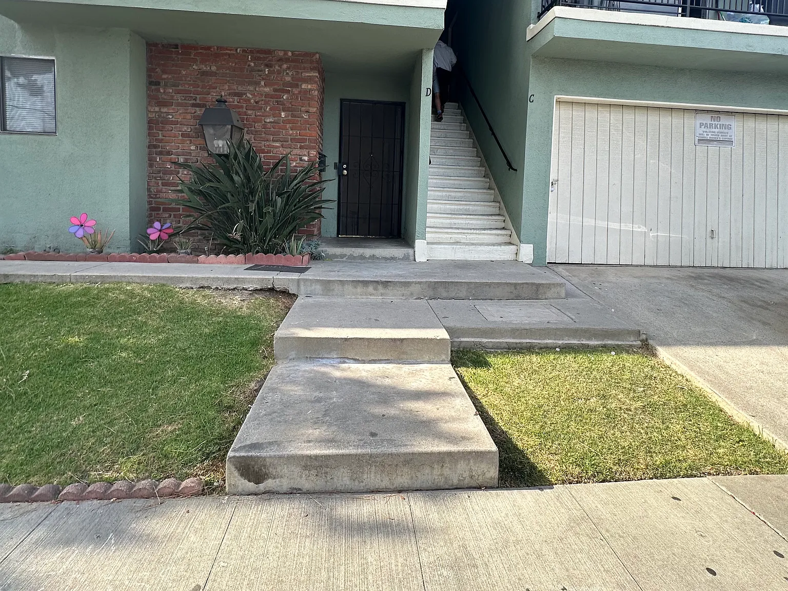 2 bed, 900 sqft, $2,495 — Photo 2