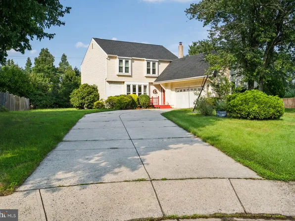 10 Camelia Ln, Mount Laurel, NJ 08054