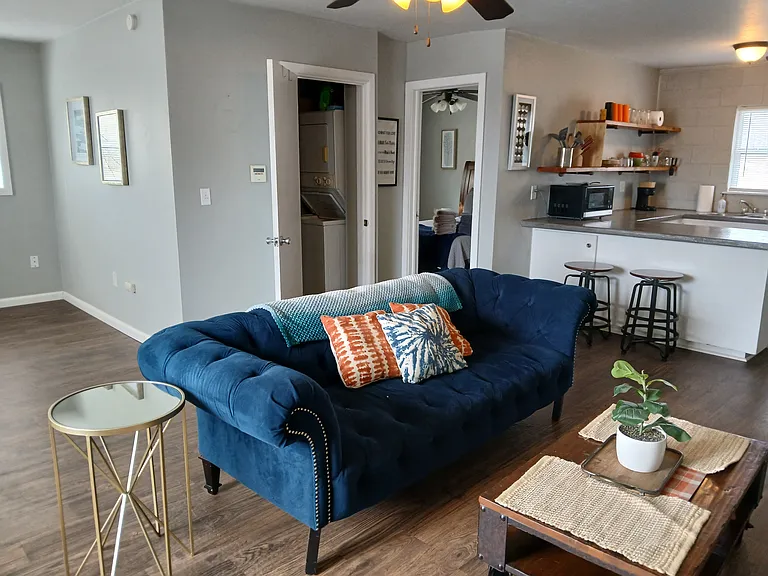822 N Lincoln St — Photo 1