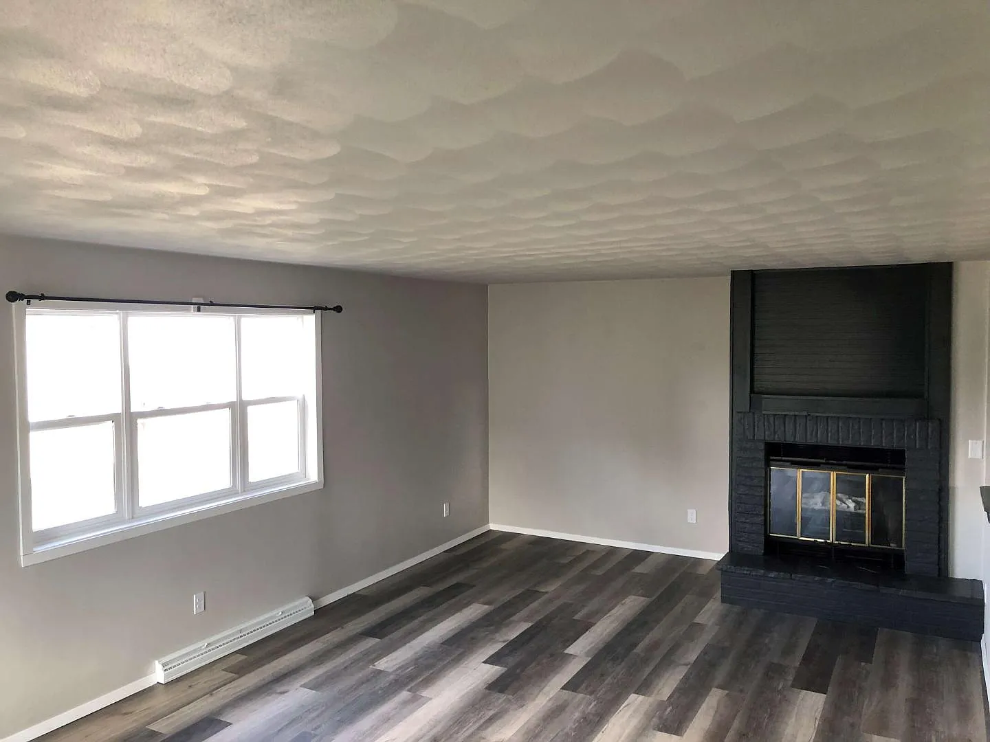 2342 W Glendale Ave — Photo 2