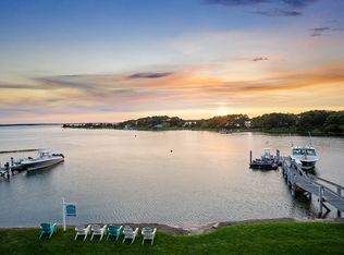 429 Monomoscoy Rd, Mashpee, MA 02649