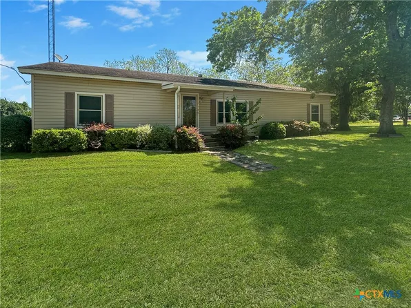 118 N Converse St, Flatonia, TX 78941