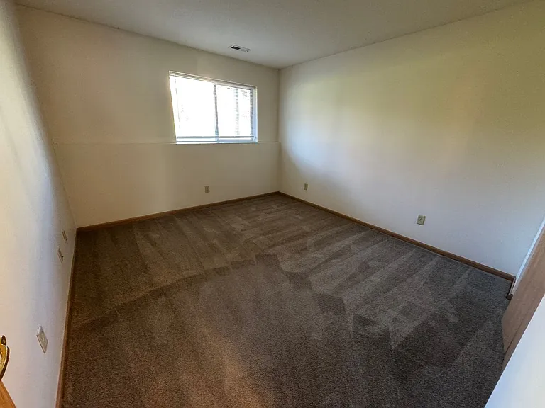 Lakeview Apartments — Photo 20