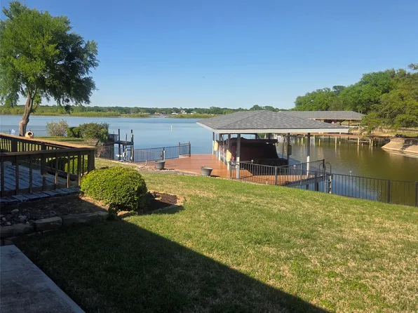568 Harbor Cir, Azle, TX 76020