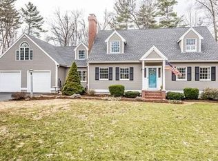 48 Orchard St, Merrimac, MA 01860