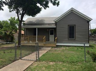 411 Lizzie St, Taylor, TX 76574