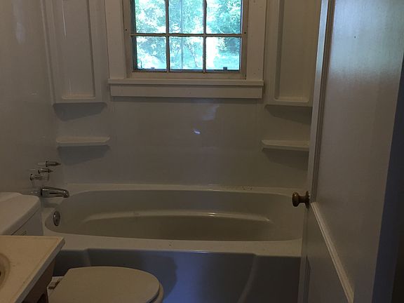 3rd image of 1207 Caldwell St