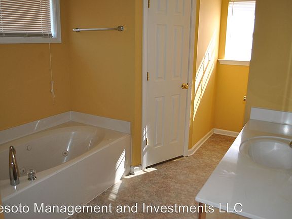 5th image of 1262 Custer Dr E