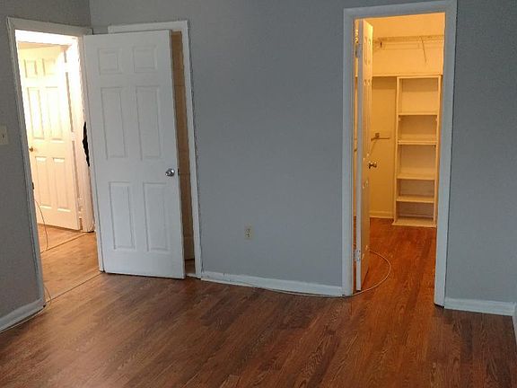 Master Bed with lager closet