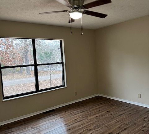 5th image of 3303 Black Oak Cir