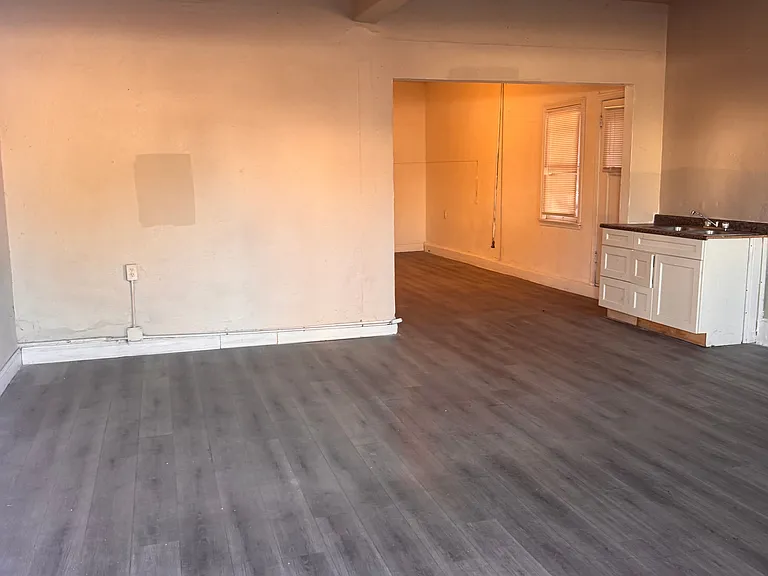 527 N Fresno St #105 — Photo 8