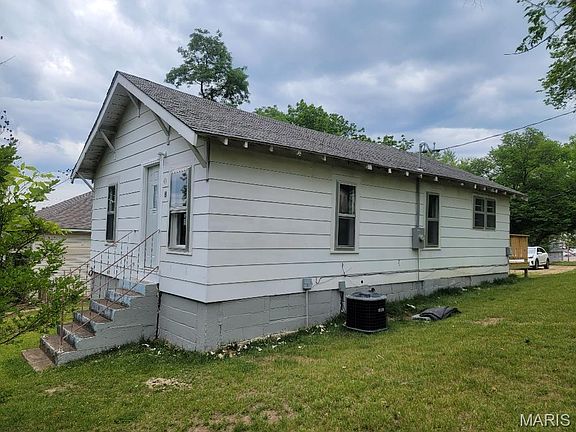 2nd image of 8 View St