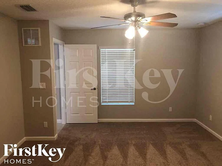 1692 SW Success St — Photo 11