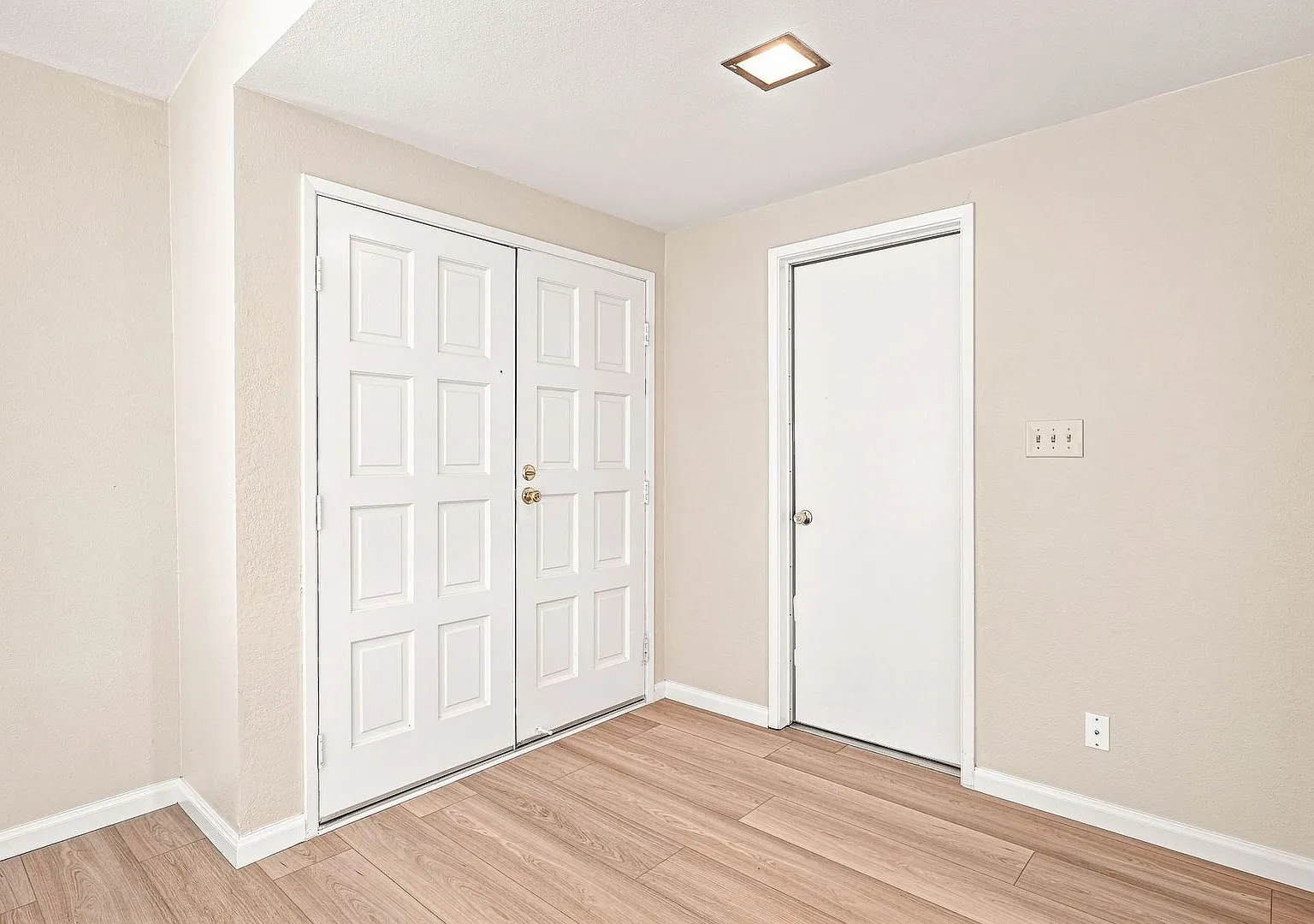 Beautifully Updated 4 Bed 2 Bath Home — Photo 3