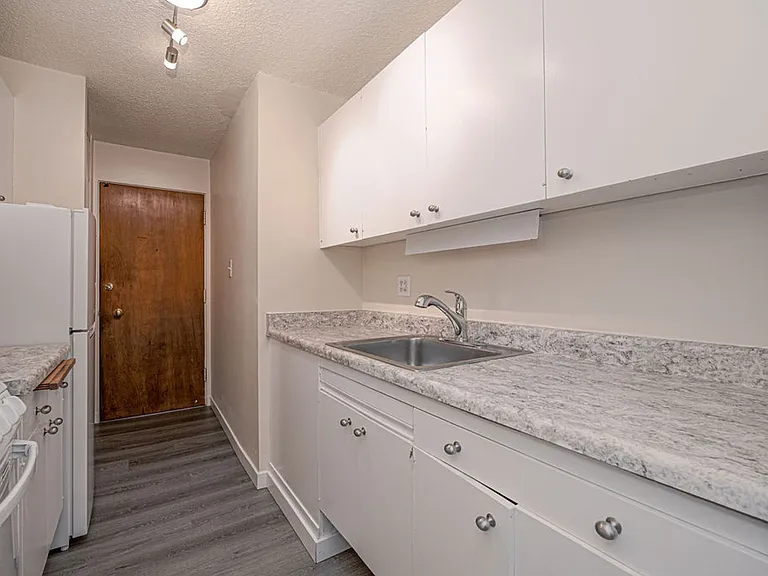 Clift House Apartments — Photo 23