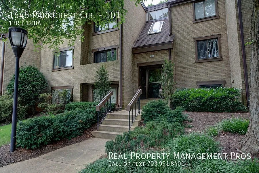 Rare 1st Level Unit for Rent In the Heart of Reston! — Photo 1