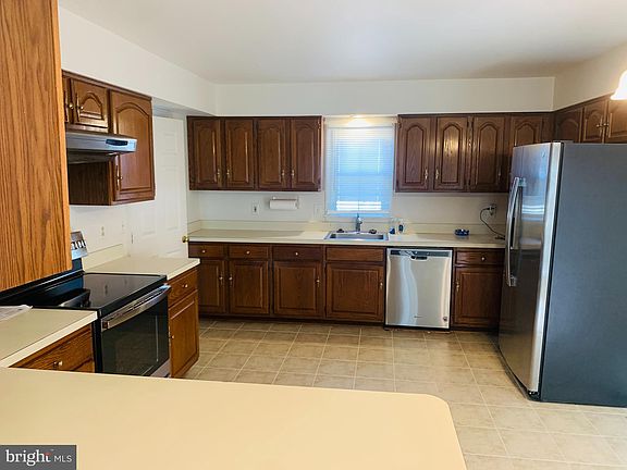 3rd image of 8329 Cottage Hill Ct