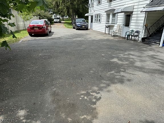 4th image of 209 Knoll Rd
