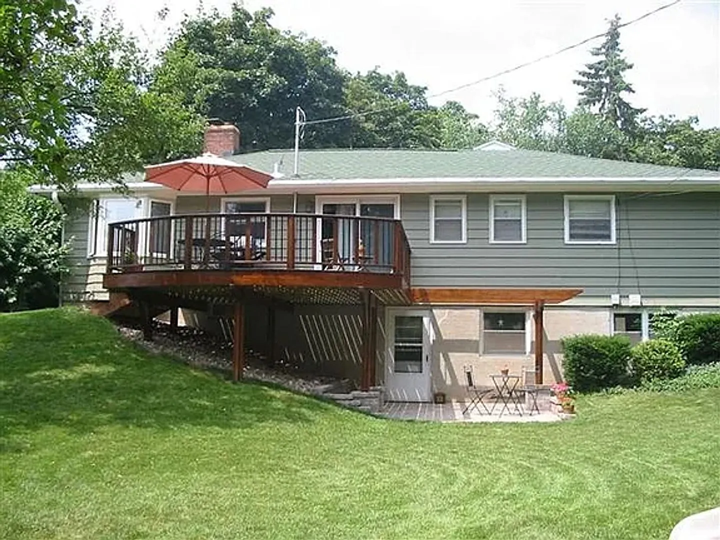 717 Anthony Lane — Photo 4