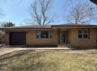 1721 Robert Dr, Champaign, IL 61821