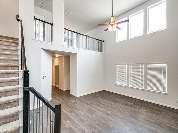 3rd image of 2052 Crosby Dr