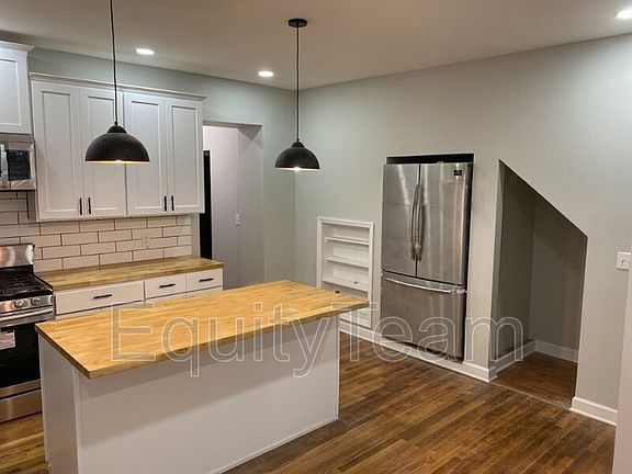 3rd image of 2327 Kenton St