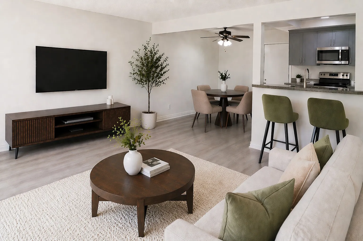 260 E Beverly Boulevard — Photo 4