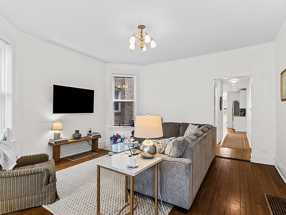 5th image of 3732 N Racine Ave